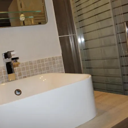 Apartment Calme Avec Piscine Commune Et Loggia Gn050-489 *