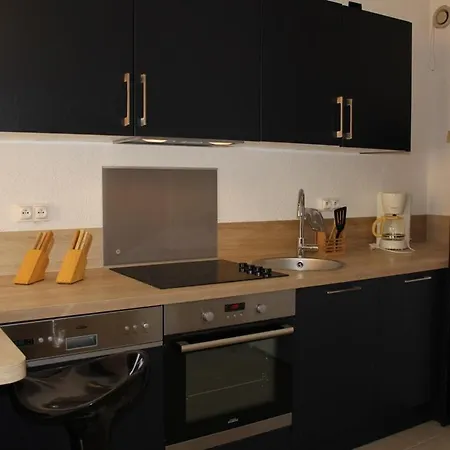 Apartment Calme Avec Piscine Commune Et Loggia Gn050-489