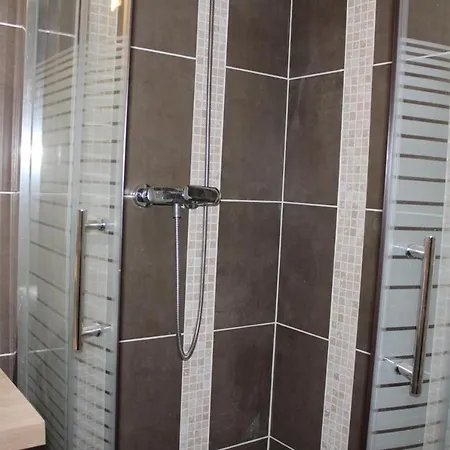 Apartment Calme Avec Piscine Commune Et Loggia Gn050-489